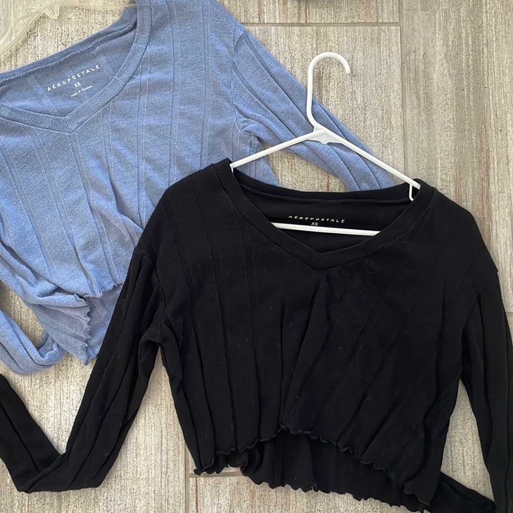 BUNDLE 2 blue and black crop tops